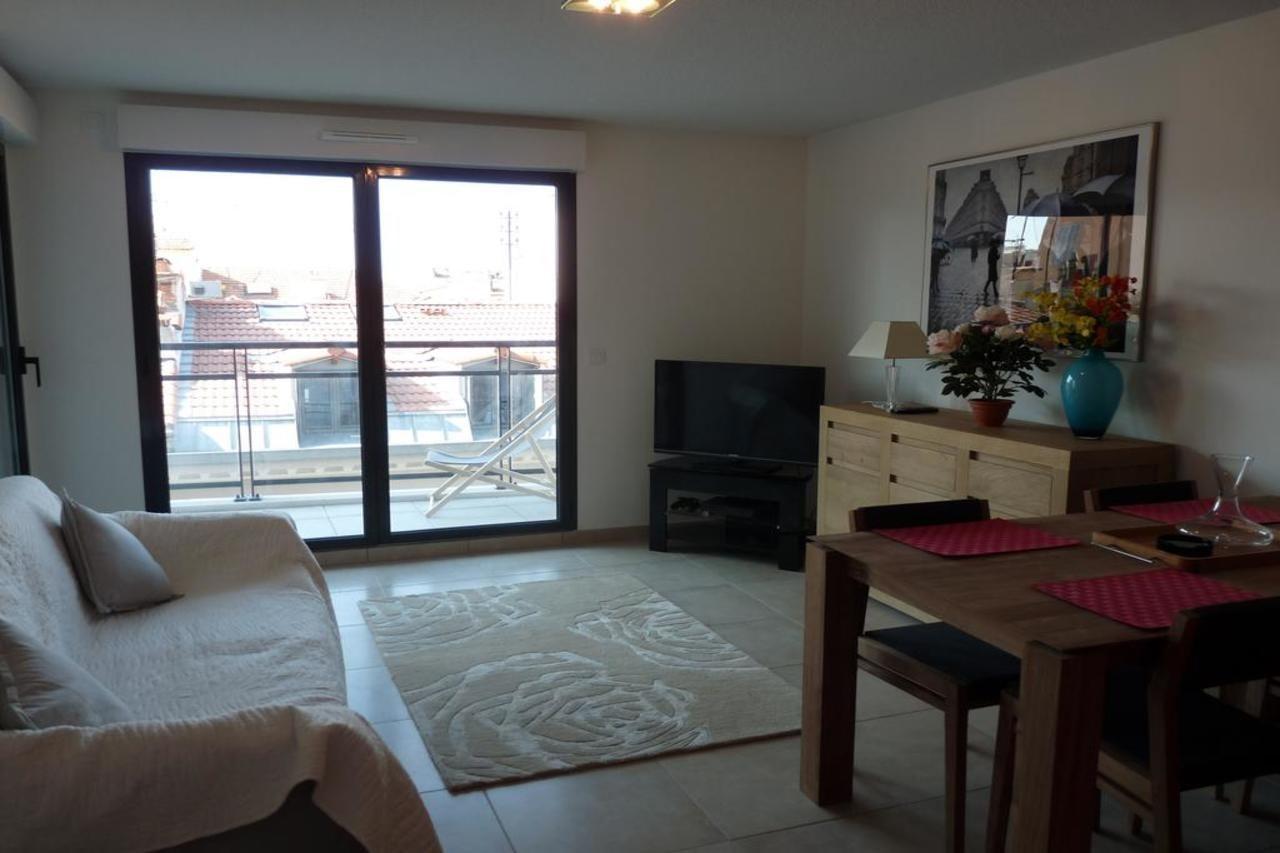 One Bedroom In Very Close To The Palais With A Private Balcony And Aircon 961 Appartement Cannes