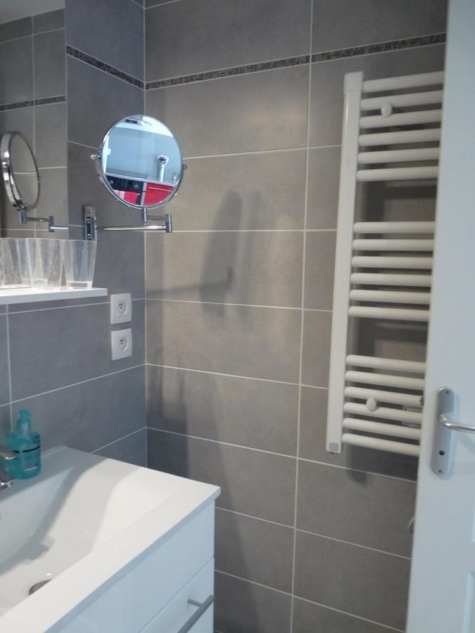 One Bedroom In Very Close To The Palais With A Private Balcony And Aircon 961 *